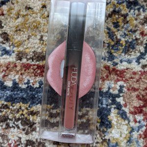 HUDA Beauty Demi Matte Liquid Lipstick in Feminist